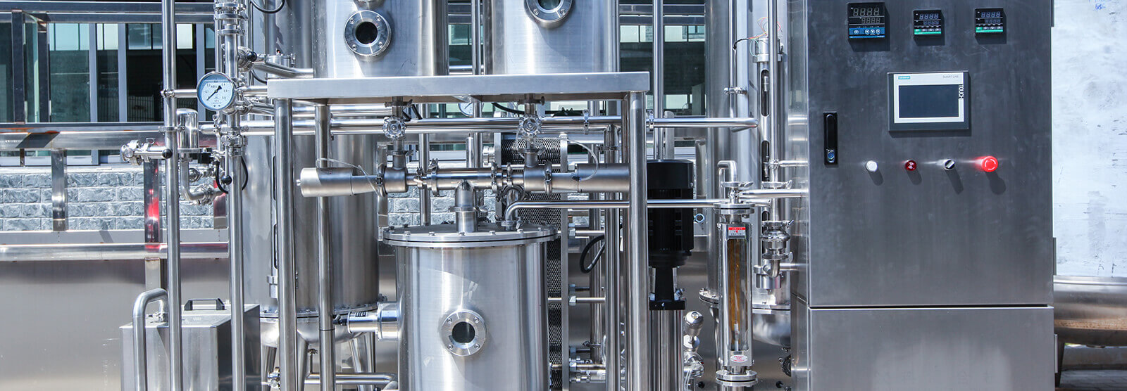 Carbonated drink mixing machine