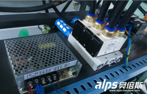 bottle blow molding machine