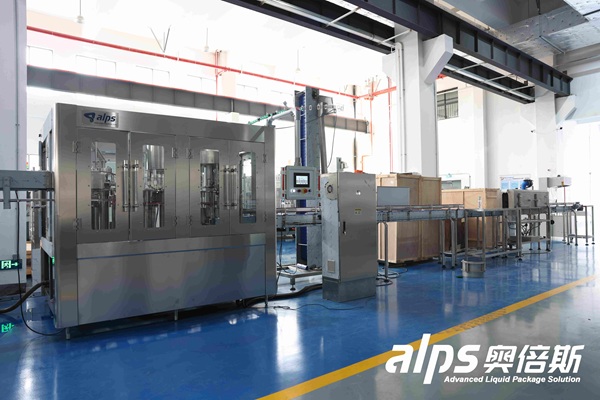 Automatic beverage filling machine and production line Automatic beverage filling machine and production line